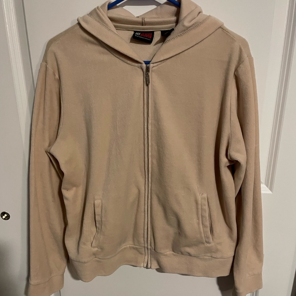 The cutest soft and tan women’s NYJEANS jacket in medium!!